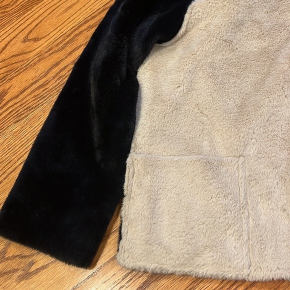 Velvet by Graham & Spencer Woman’s Black and Tan Fuzzy Jacket Size XS - Picture 4 of 6